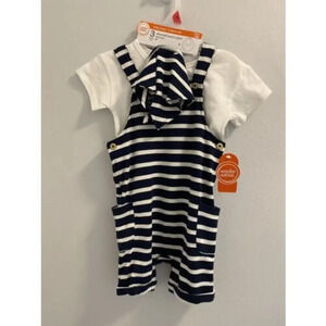 BABY BOYS 3 PIECE SET-  1 BIB. 1 SHIRT. 1 SHORTALL. SNAPS AT BOTTOM. BRAND NEW-